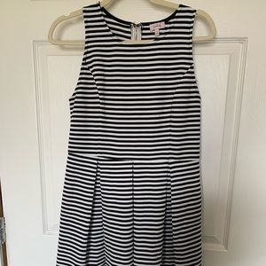 B/W striped dress with zipper